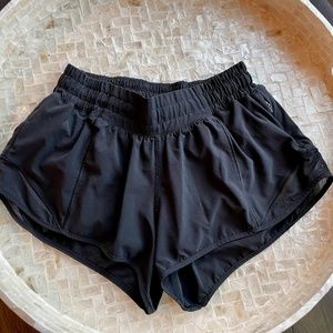 Lululemon Hotty Hot Short LR 2.5”